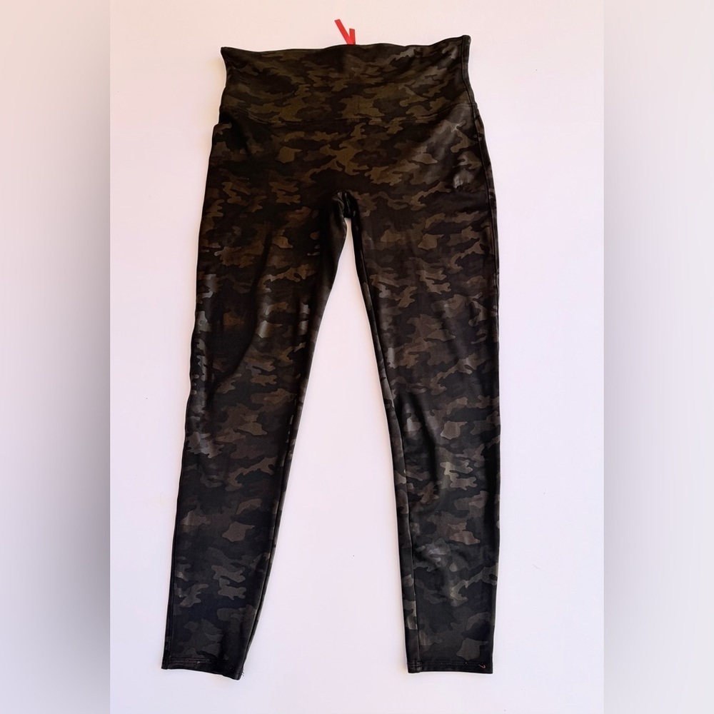 Woman’s Spanx Brand Stretch Pants Black Camo Size 2X​​​